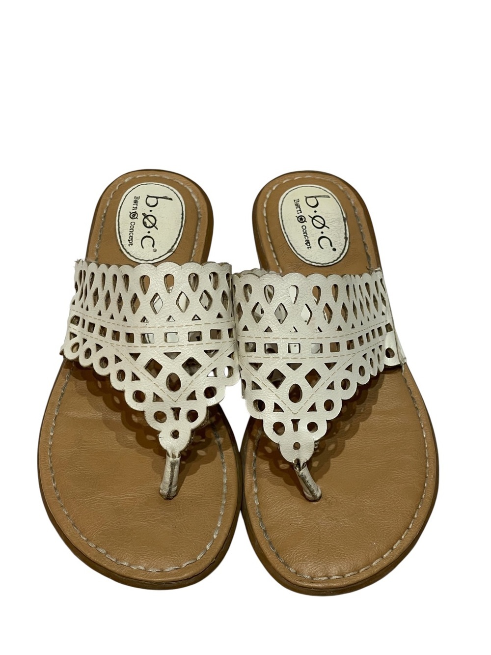 b.o.c. Women's White Laser-Cut Toe-Post Sandals with Scalloped Trim SZ 9 MED